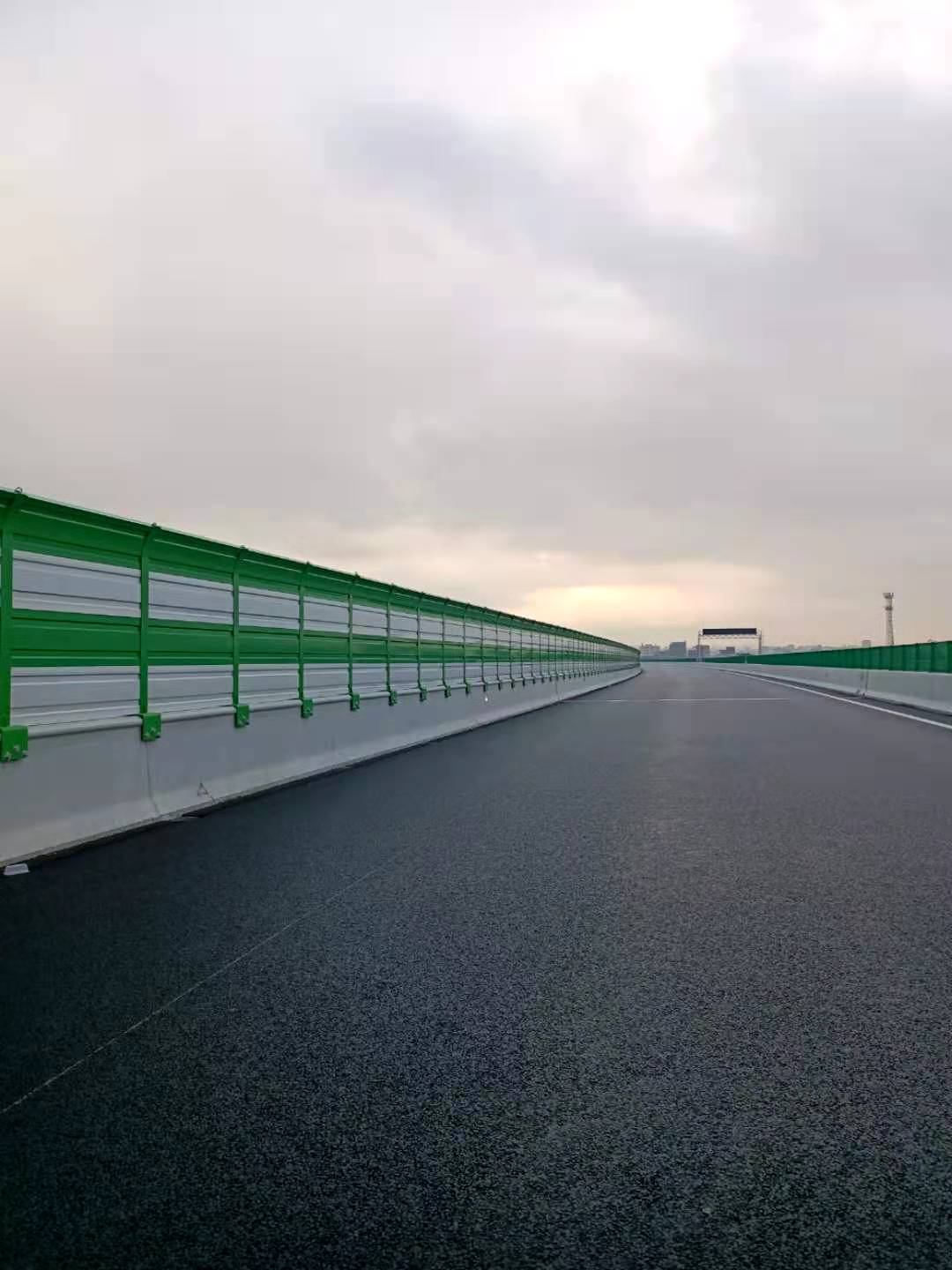 廣連高速公路項目聲屏障專業(yè)施工（參建項目）